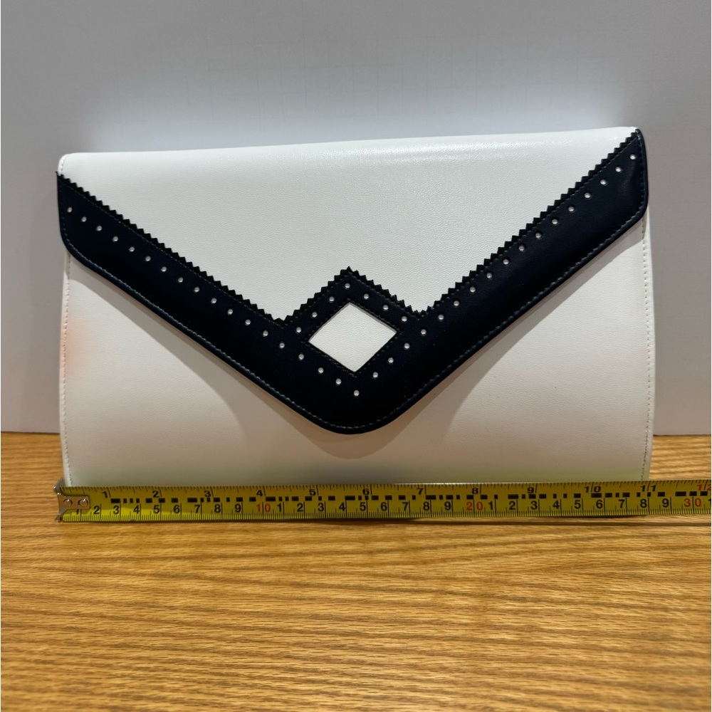 Vintage White and Navy Clutch with shoulder strap - Picture 10 of 11